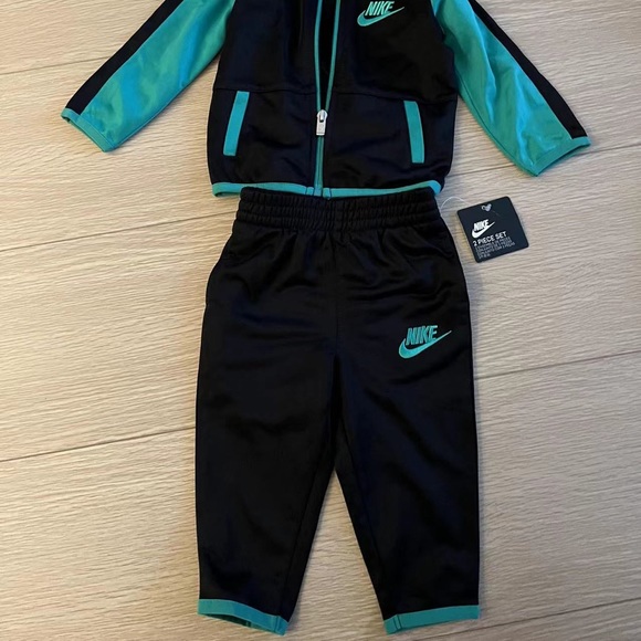 New with tag! Nike 2 piece set 6-9m baby - Picture 3 of 3